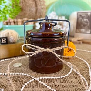 Vintage Stoneware Jar 🤎